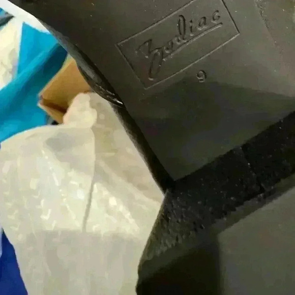 NIB Zodiac Rexx Block Heel Bootie (Women) Sz 9M black - Picture 5 of 5